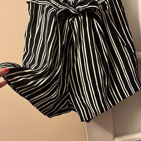 Nice short like new - Picture 2 of 3